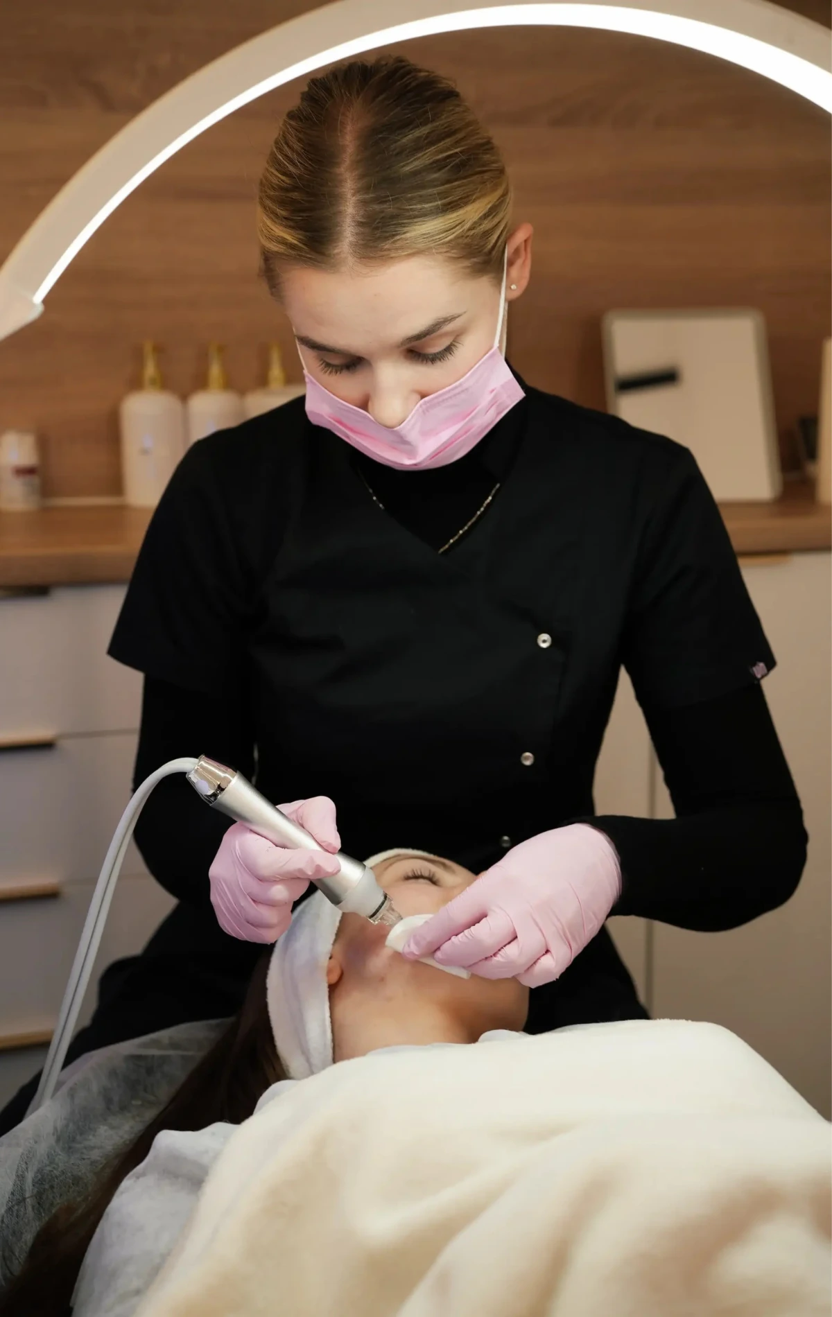 Specjalistka zabiegów kosmetycznych